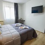 Iris Hotel 3*