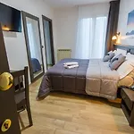 Iris Hotel