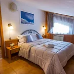 Iris Hotel 3*