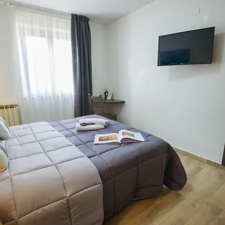 Iris Hotel 3*