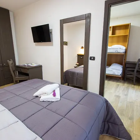 Iris Hotel 3*
