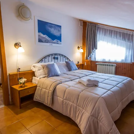 Iris Hotel 3*