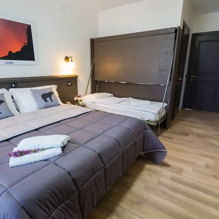 Iris Hotel 3*
